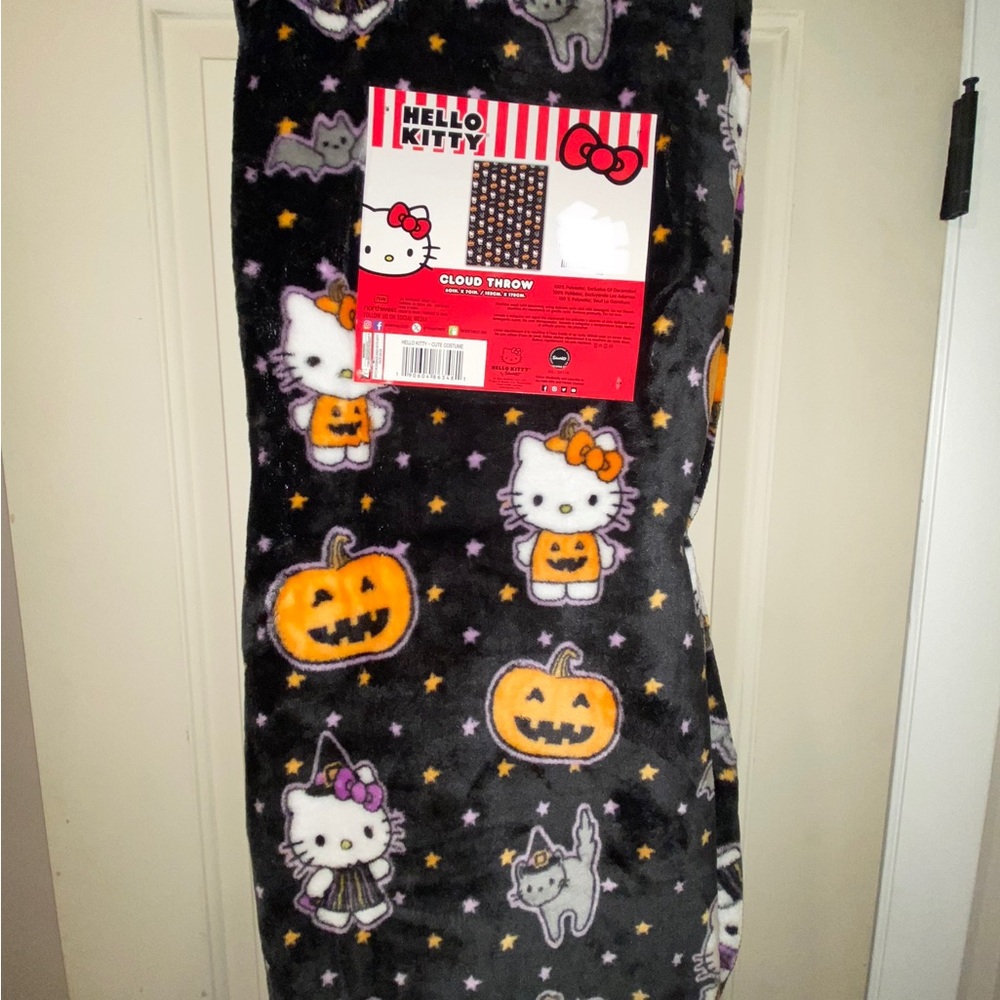 HELLO KITTY HALLOWEEN BLANKET 2024 NEW